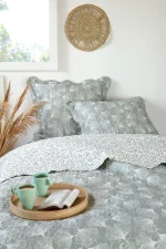 Cuvertură matlasată Nova 260X240 cm, 2 fețe de pernă 65X65 cm, culoare verde pastel, 100% poliester